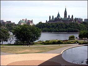 La vue vers la colline du Parlement; photo : Jean-Luc Pilon